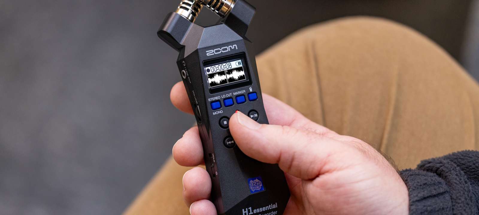 Recording with the H1essential held in one hand