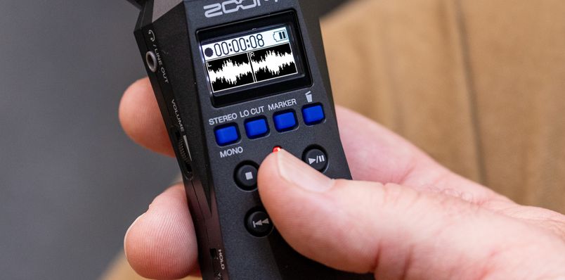 Recording with the H1essential held in one hand