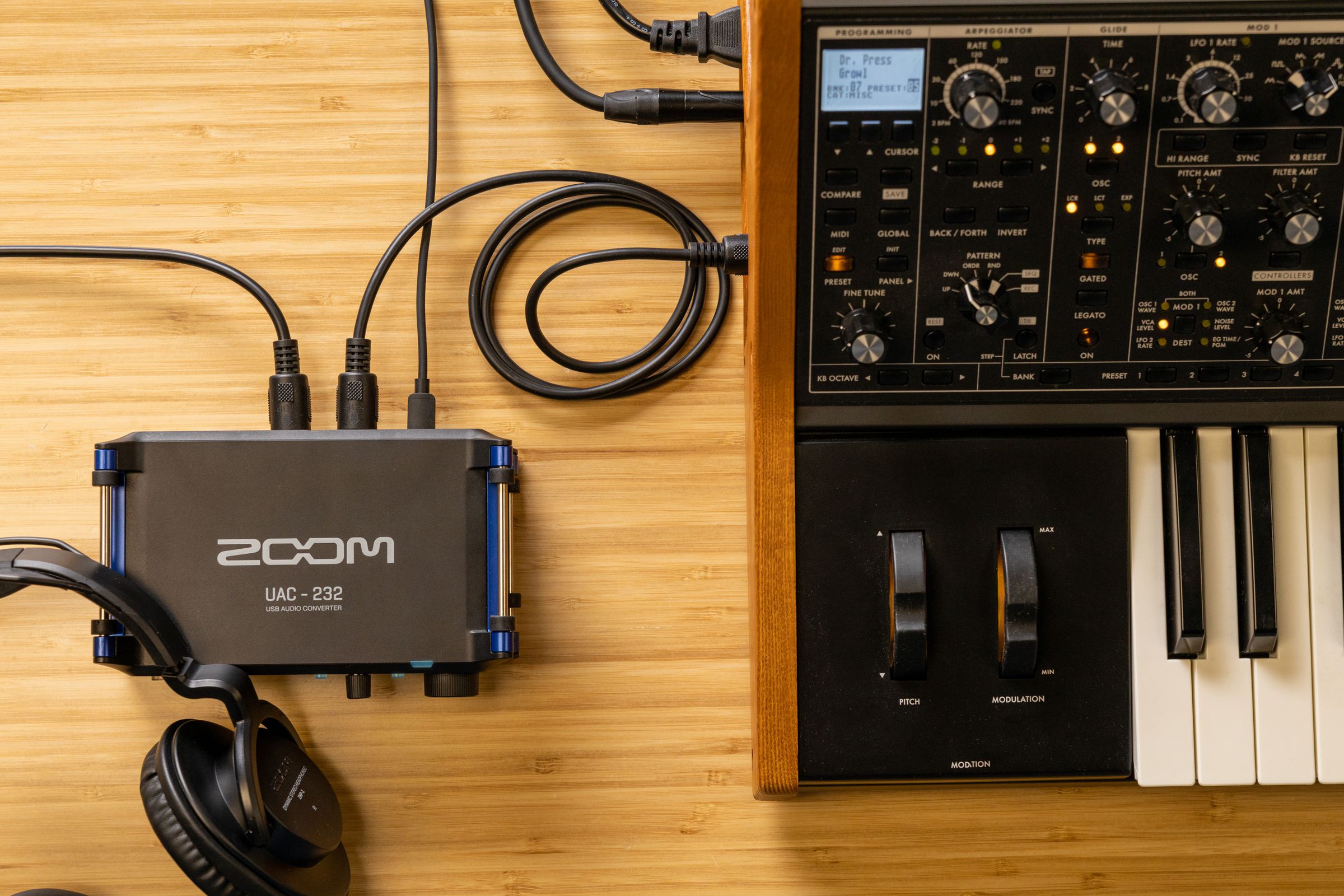 UAC-232 USB Audio Converter | ZOOM