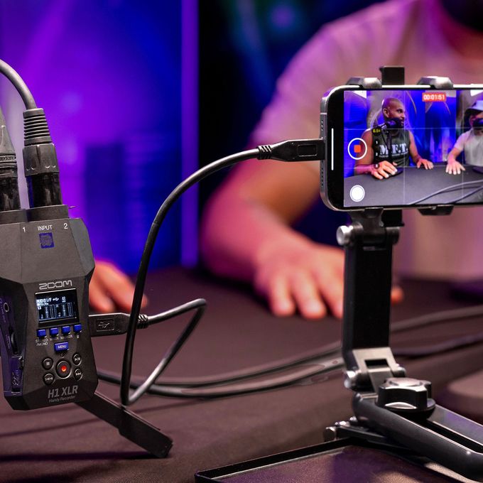 H1 XLR connected to an iPhone