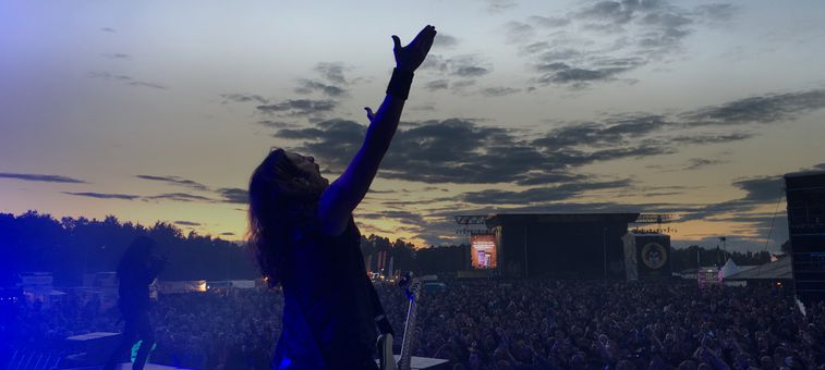 Frank Bello working up the crowd at an Anthrax show