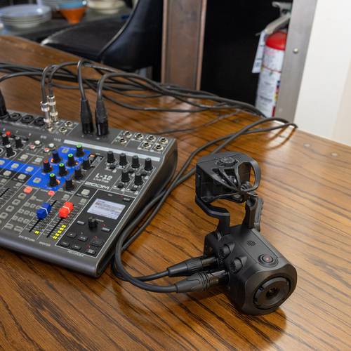Q8n-4K connected to soundboard