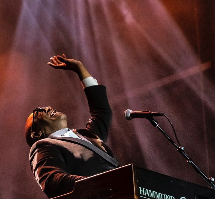 Ellis Hall on keyboards