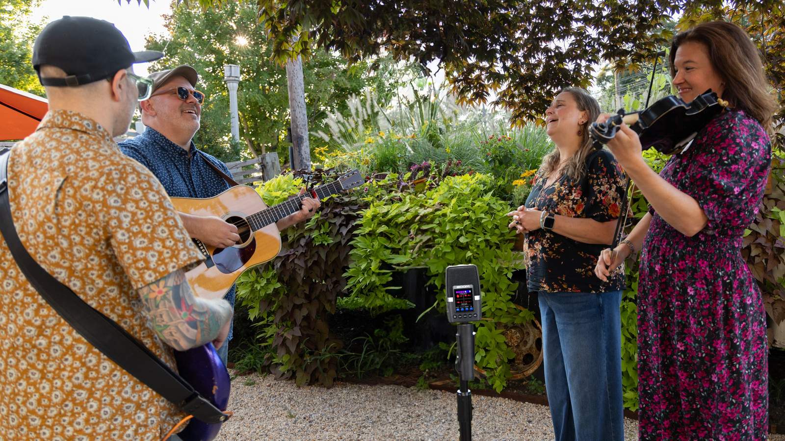 H2essential Multi-Mic Handy Recorder