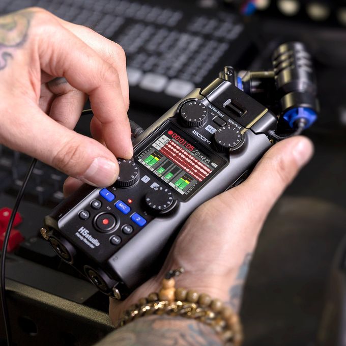 Using the gain knobs on the H5studio