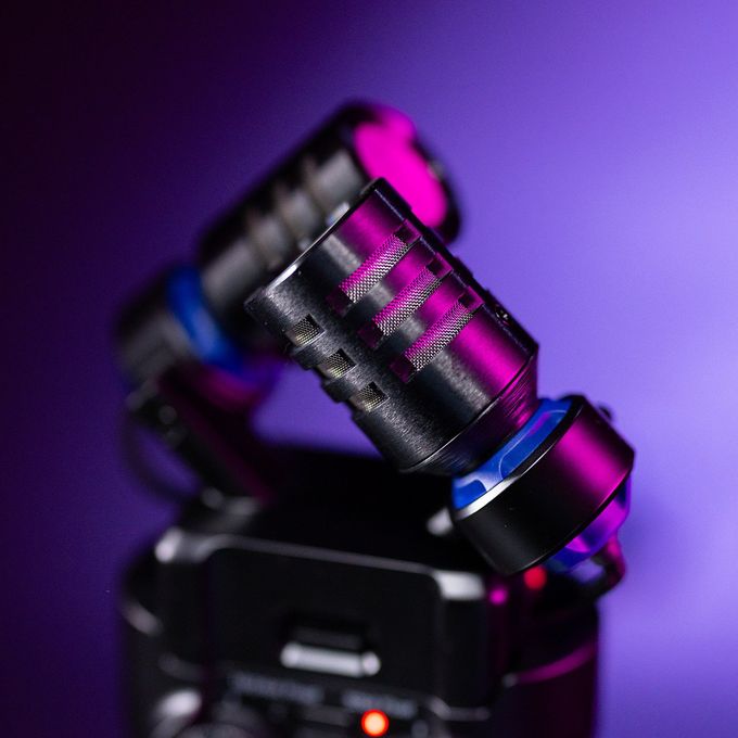 Macro shot of the X/Y Microphones on the H5studio