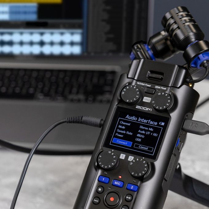 H5studio connected to a computer via USB-C in Audio Interface Mode