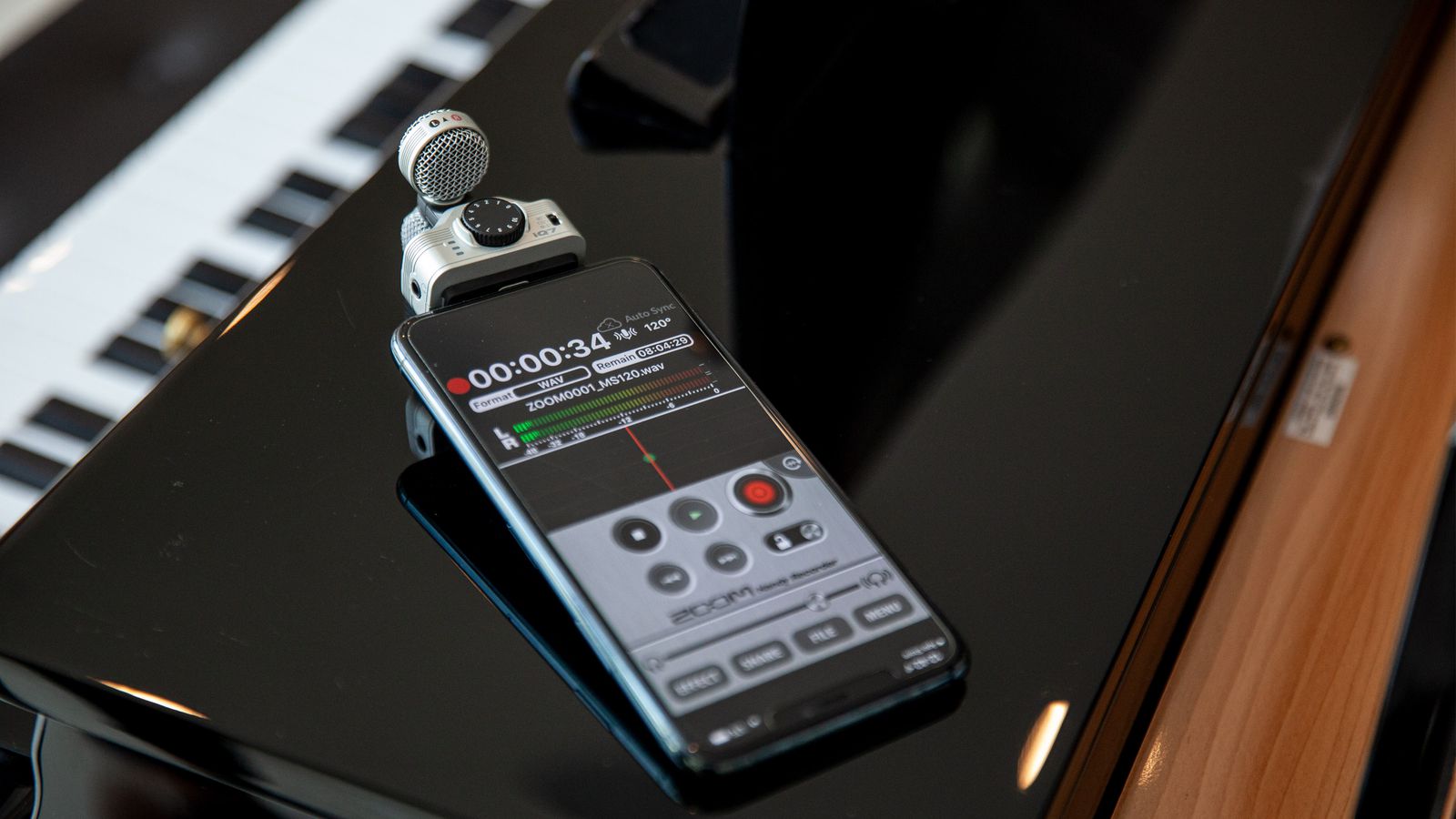 iQ7 iOS Microphone | Buy Now | ZOOM