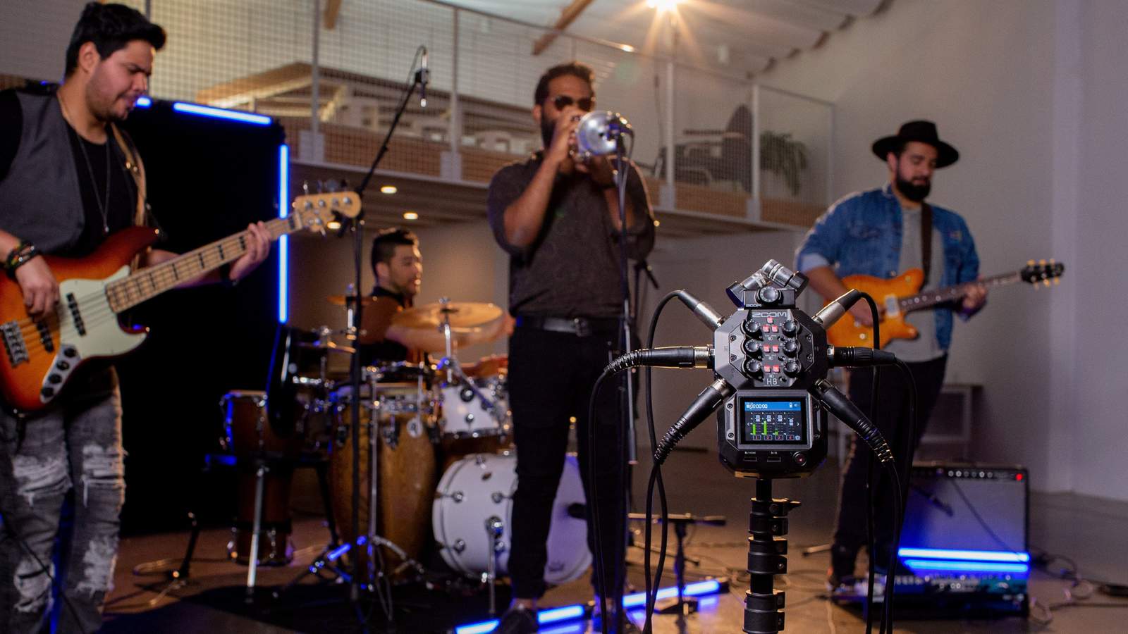 Hands plugging XLR cables into the H8