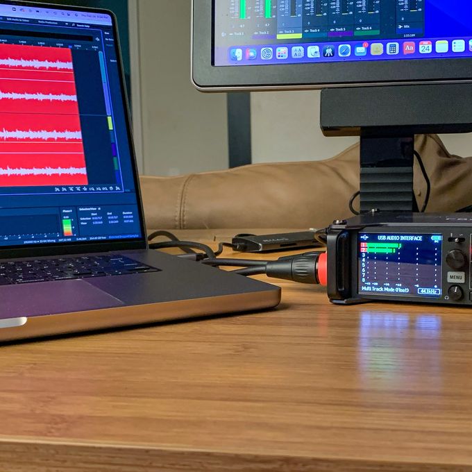 F8n Pro connected to a laptop in Interface mode