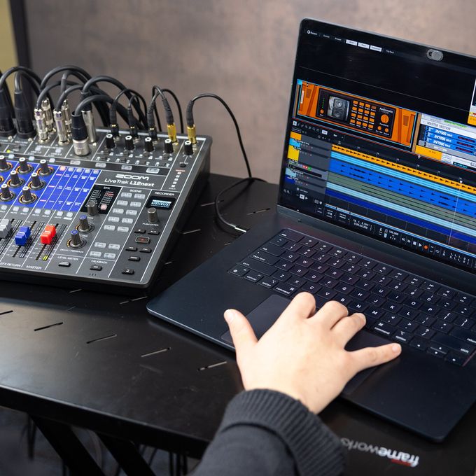 LiveTrak L12next | ZOOM