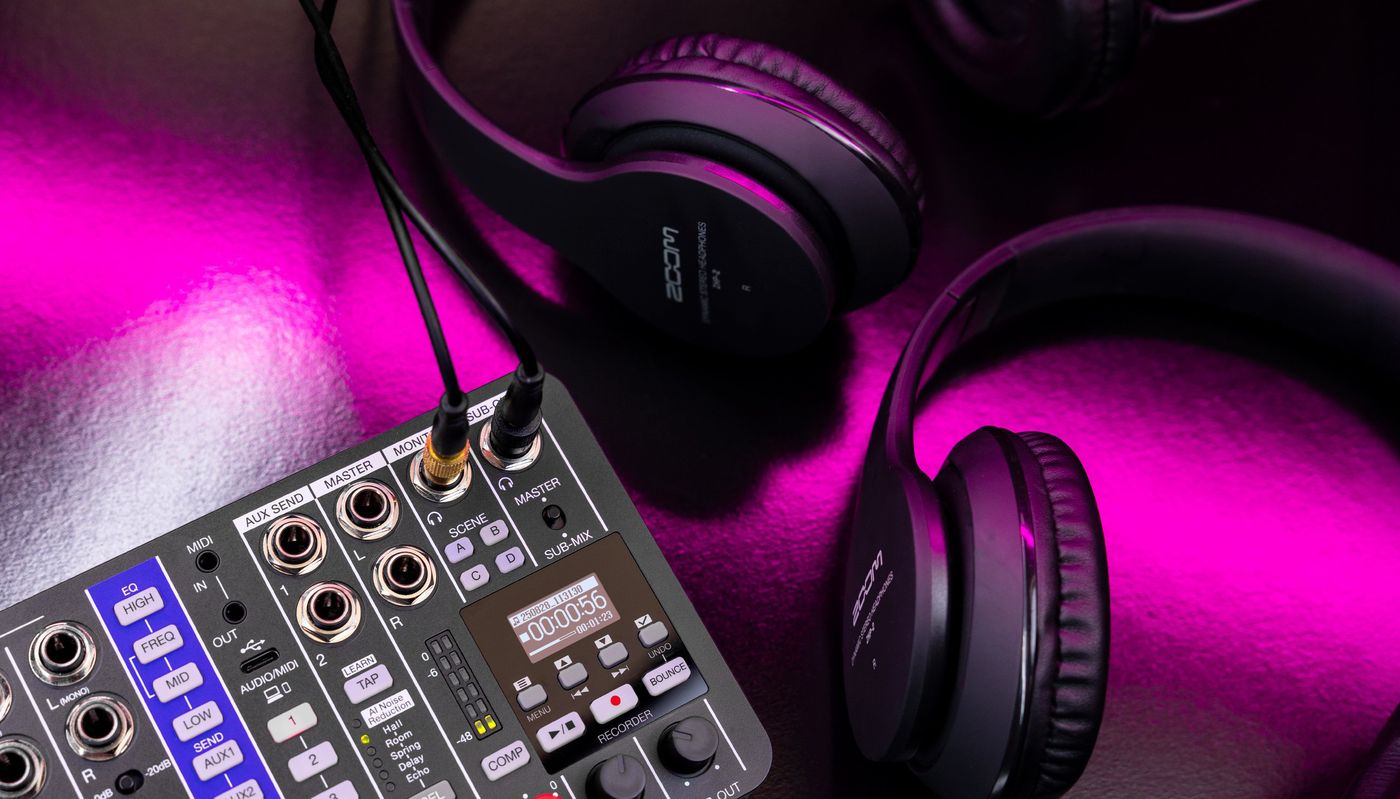 Using headphones to monitor live recording with the L6max