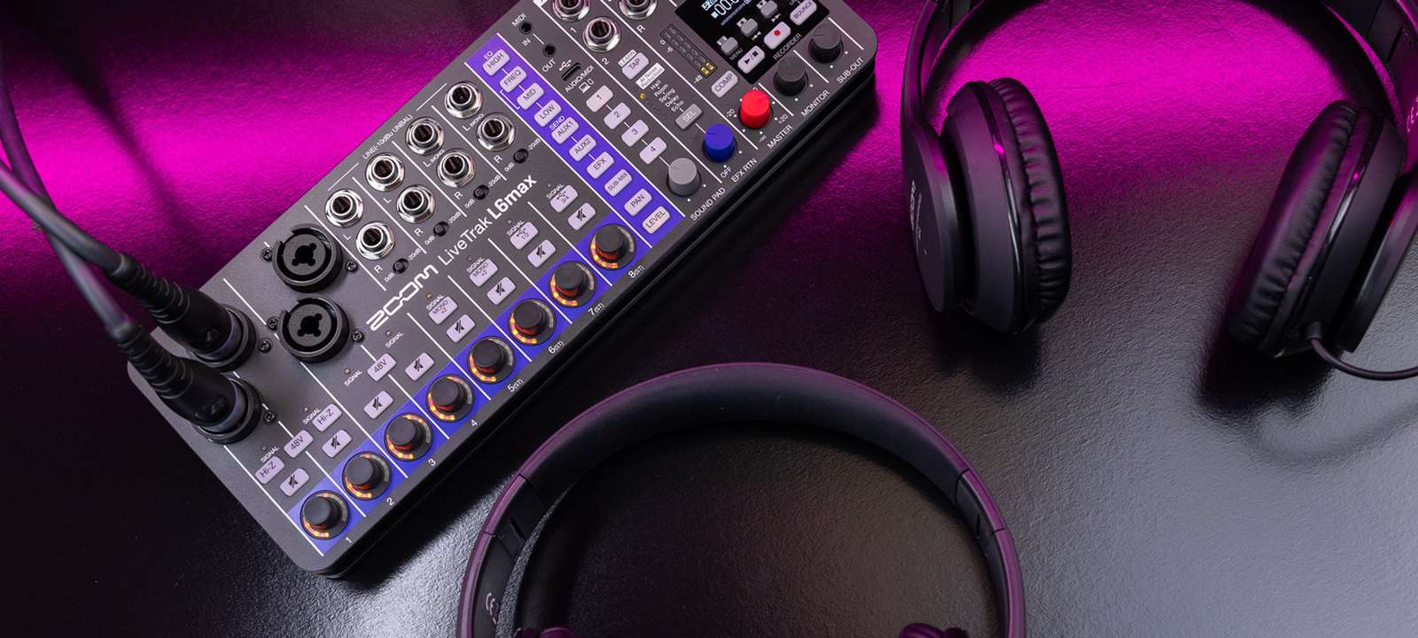 LiveTrak L6maxと２つのヘッドフォン
