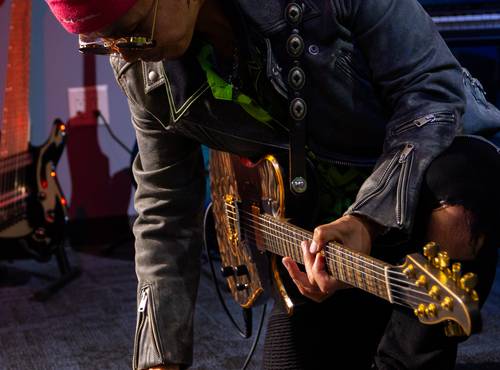 Guitarist using the FX controls on the MS-90LP+