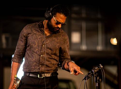 Trumpeter Leider Chapotín applying settings using the touchscreen on the H8