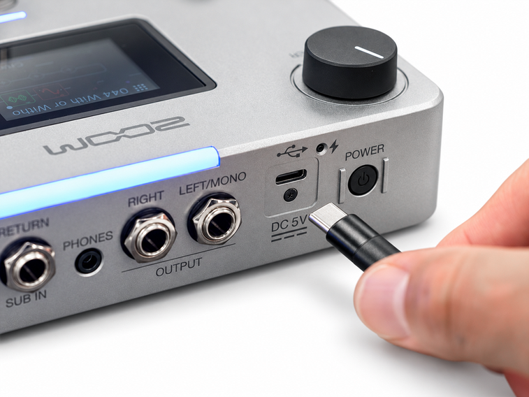 NEURIGにUSB-Cケーブルを接続して、内蔵バッテリーを充電するところ