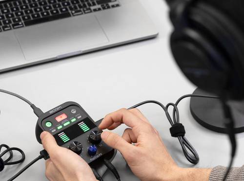 Zoom PodTrak P2 USBインターフェース 手元で使わず眠っているUSBマイクを120%活用する画期的アイテム