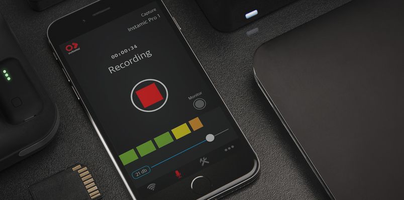 Instamic専用アプリを表示させたスマートフォン