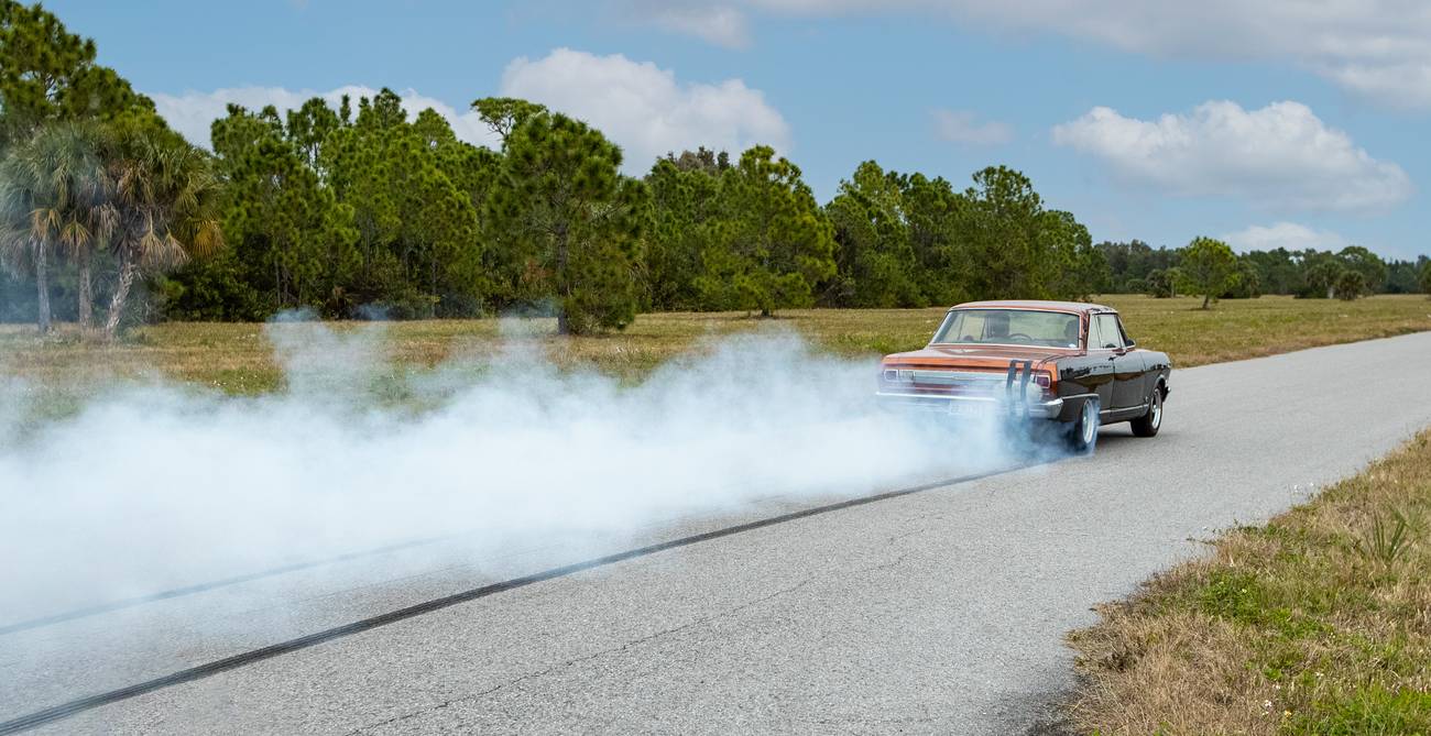 車が走り抜ける音を、32bitフロート対応レコーダーで録音