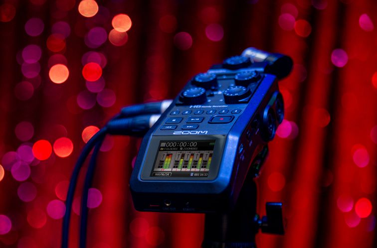 Zoom H6 All Black 6-Track Portable Recorder, Stereo Microphones, 4 XLR/TRS  Inputs, Records to SD Card, USB Audio Interface, Battery Powered