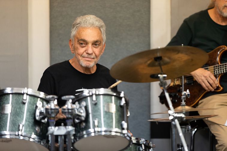 Steve Gadd accepting the creator of the year award at NAMM 2020