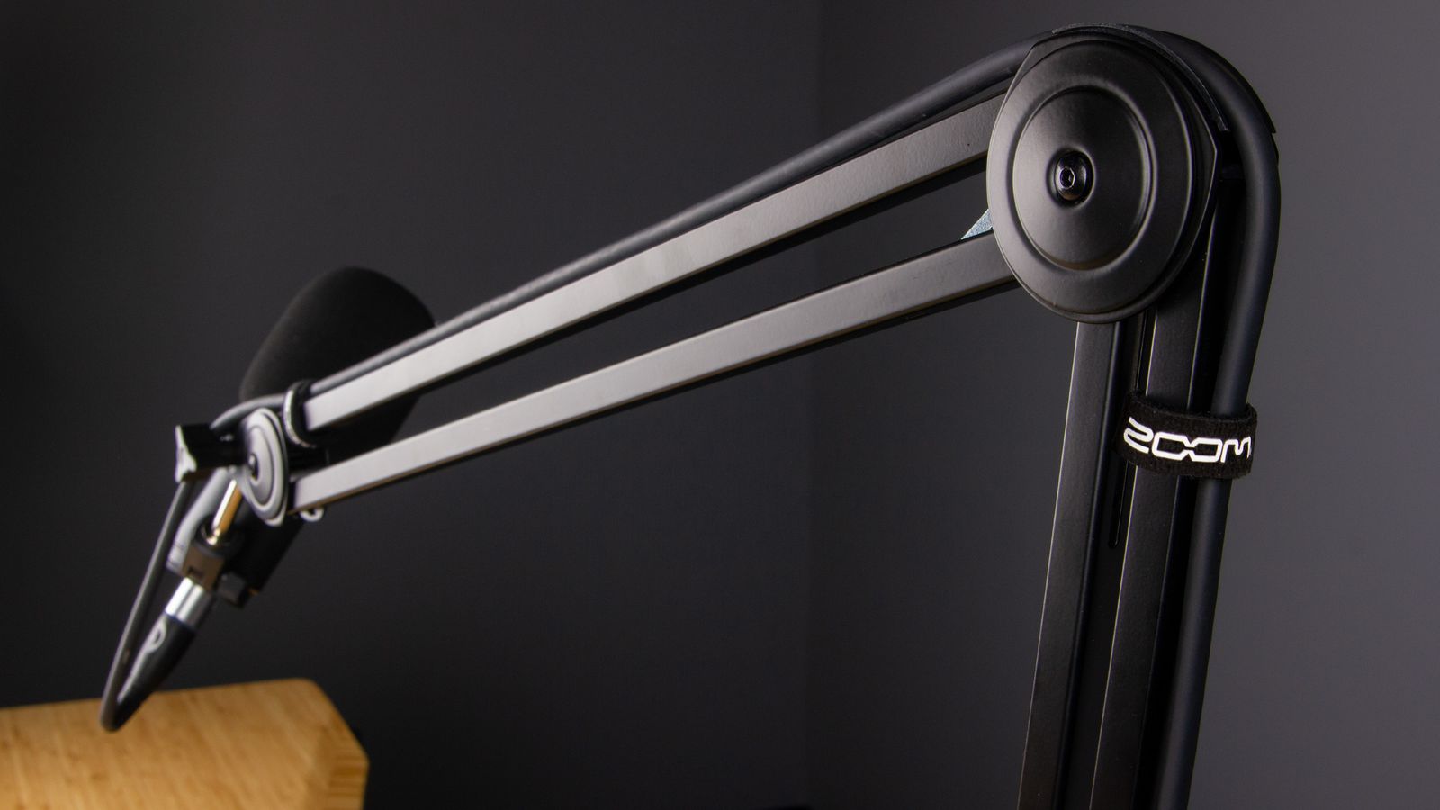 ZMA-1 Broadcast Mic Arm | ZOOM