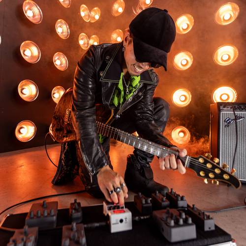 Guitarist building his own patch