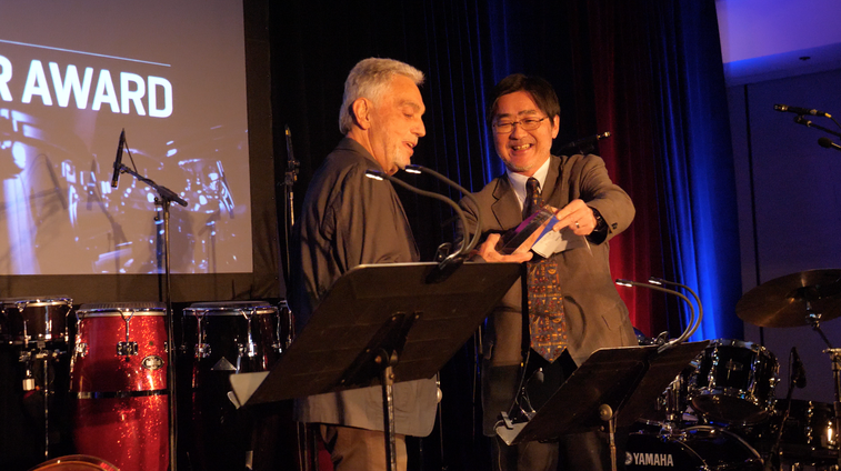 Steve Gadd accepting the Zoom Creator of the year award