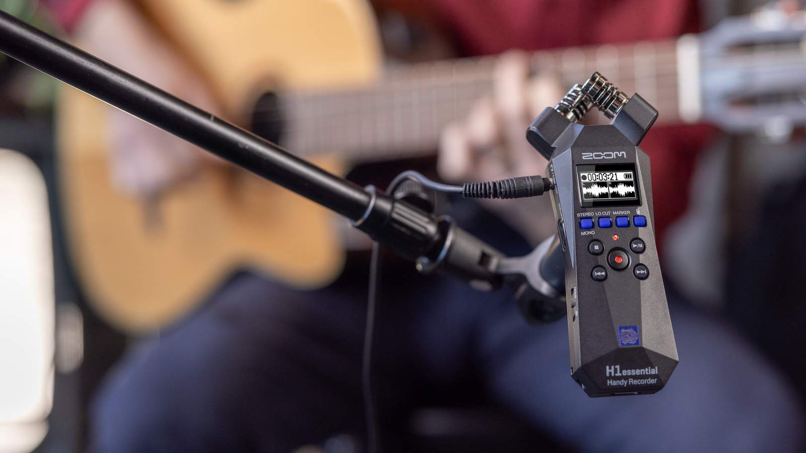 Zoom recorder guitar shop center