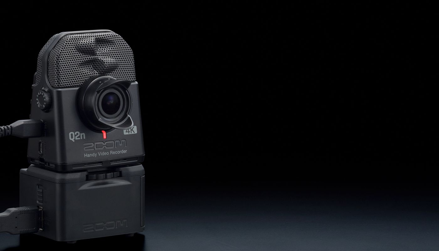 Q2n-4K with B2n battery pack attached and connected via USB