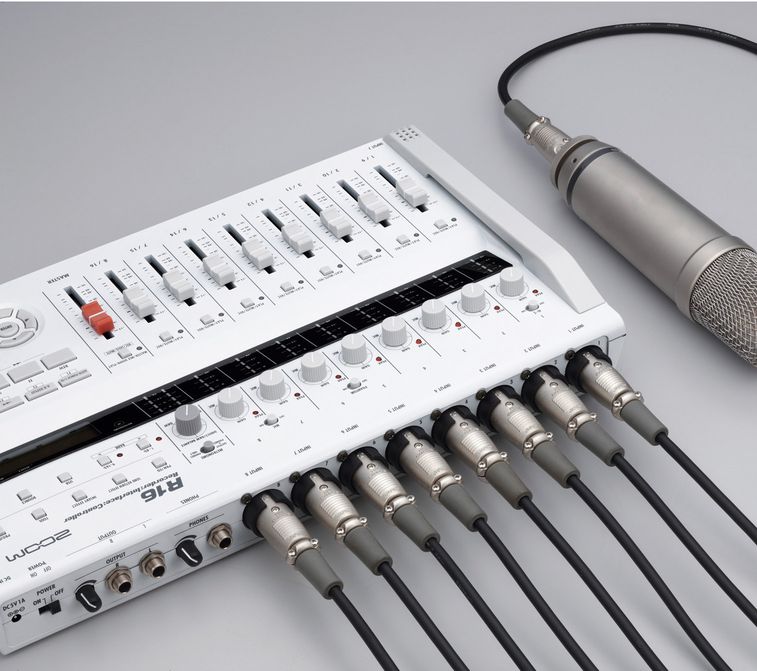 R16 Multitrack Recorder | ZOOM