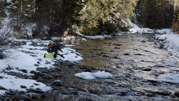 Ross Lara recording water audio with his Zoom H5