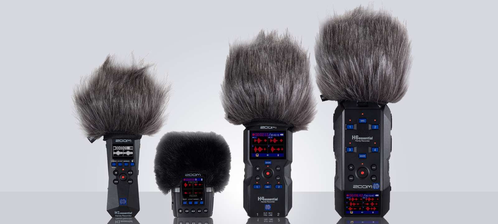 へアリーウィンドスクリーンを装着した、Essentialシリーズの集合写真